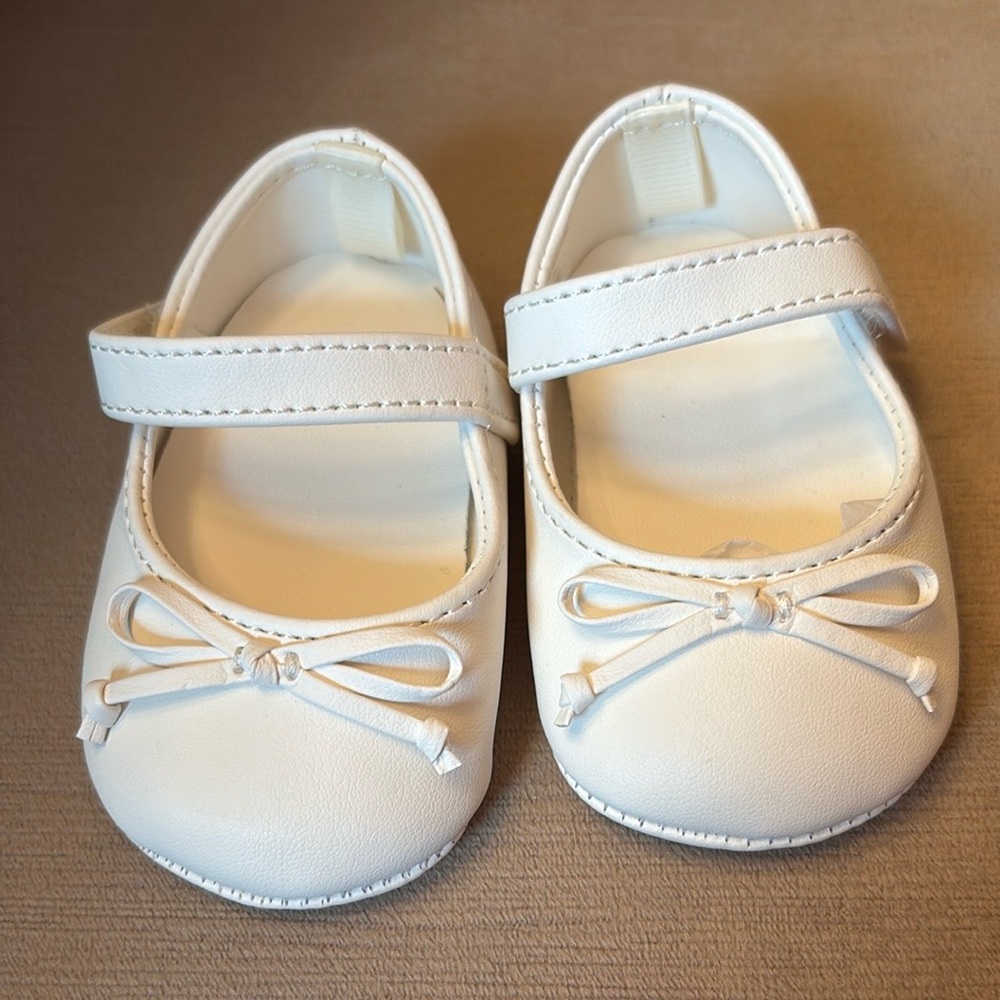 NWOT Baby Deer Cream Mary Jane Shoes size 1